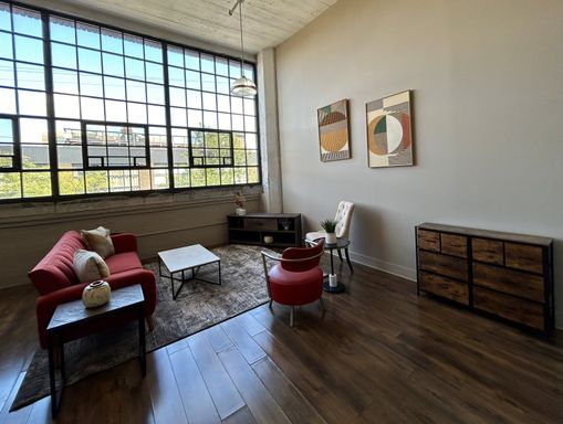 Furnished OR Unfurnished Luxury Loft Living – Sleek Industrial Design, Spacious 3-Bedroom Layout with Den – photo 1