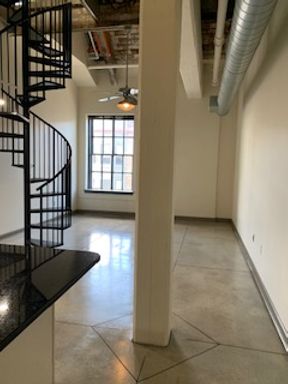 Spacious & Stylish Downtown Cleveland 2-Bedroom Loft – photo 1