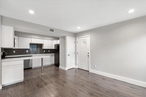 935 La Posada Dr #117, Austin, Texas 78752 – photo 1