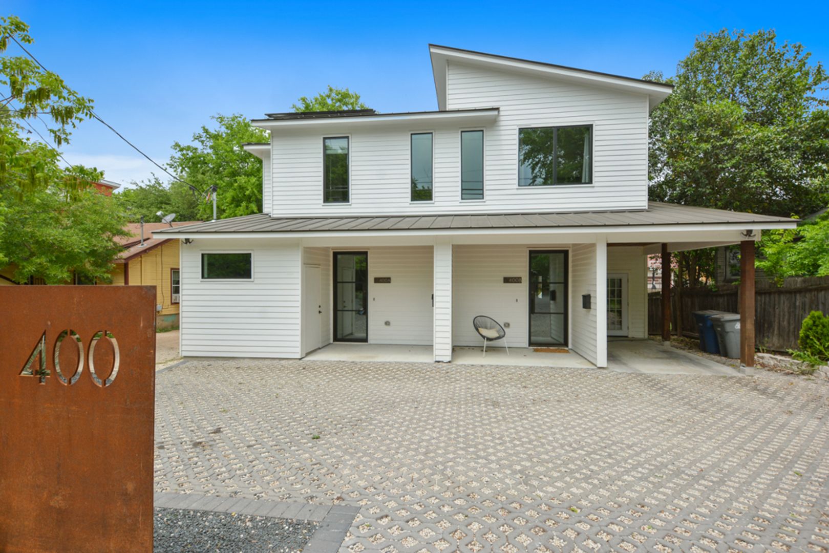 Austin House: 400 West Monroe Street, Unit A