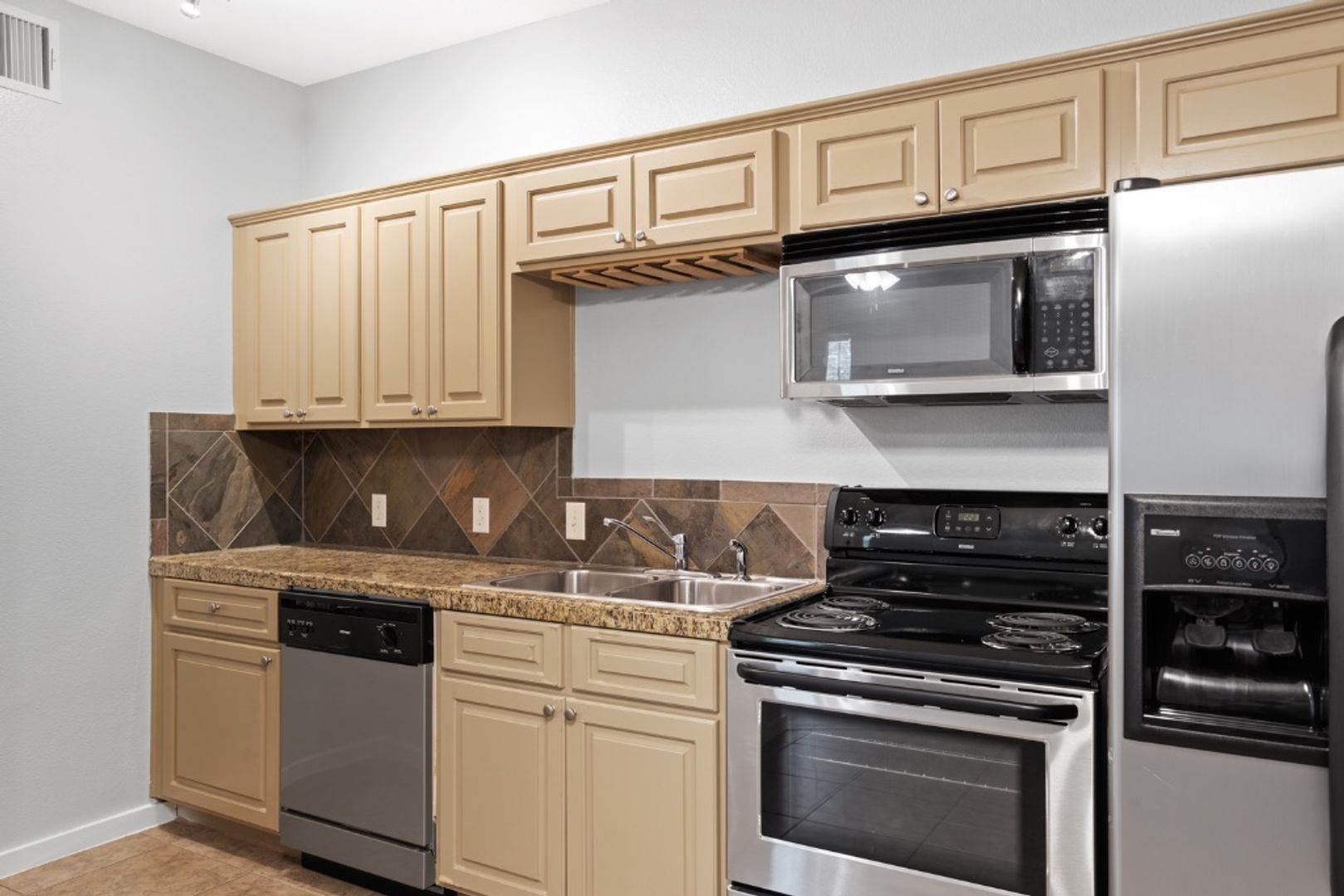 Austin House: 2106 Cullen Avenue, Unit 206