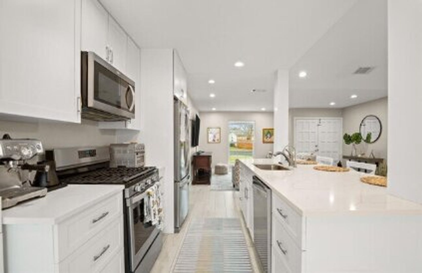 Austin House: 11915 Wander Lane