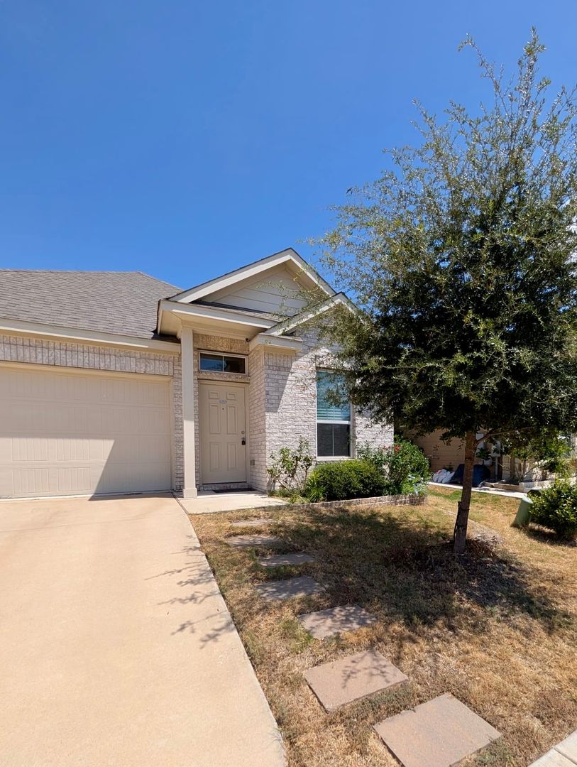 Pflugerville House: 824 Falkland Trace