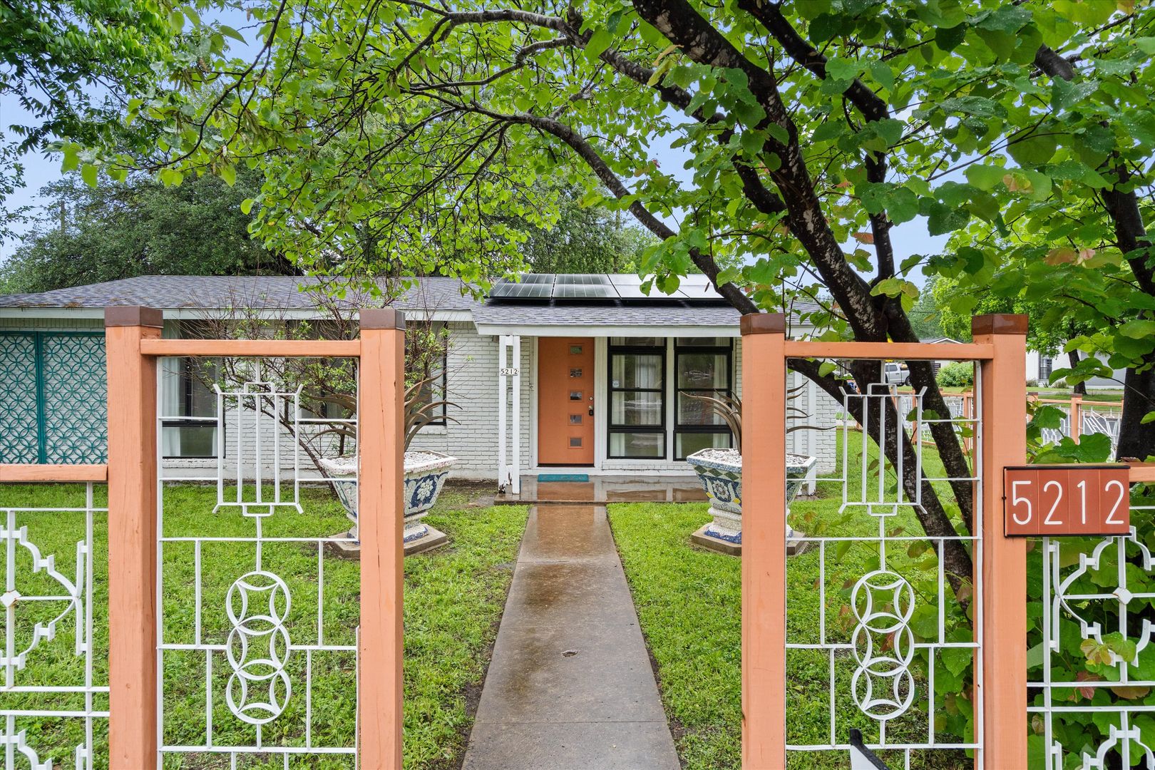 Austin House: 5212 Berkman Drive