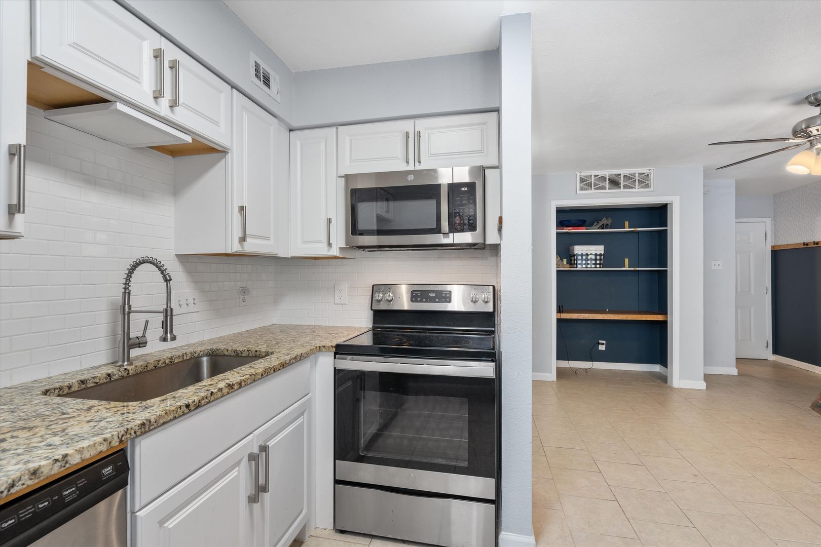 Austin House: 1840 Burton Dr #131