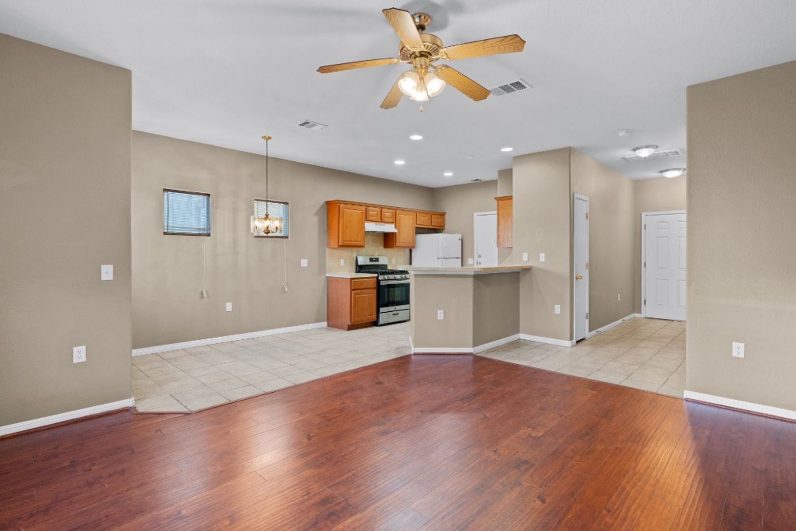 Austin Multiplex: 7502 Lazy Creek Drive, Unit B