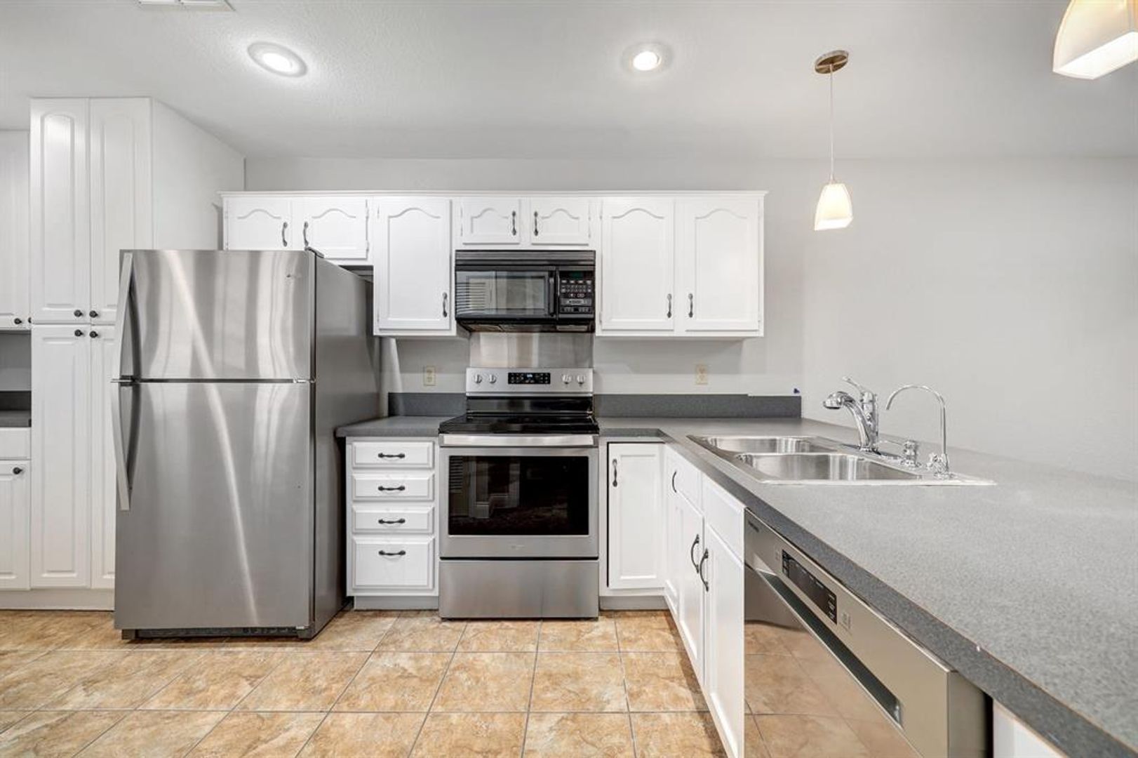 Austin House: 7211 Lakewood Drive, Unit G124