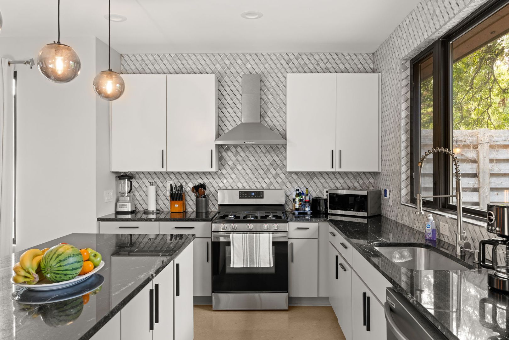 Austin House: 3610 Thompson Street, Unit A