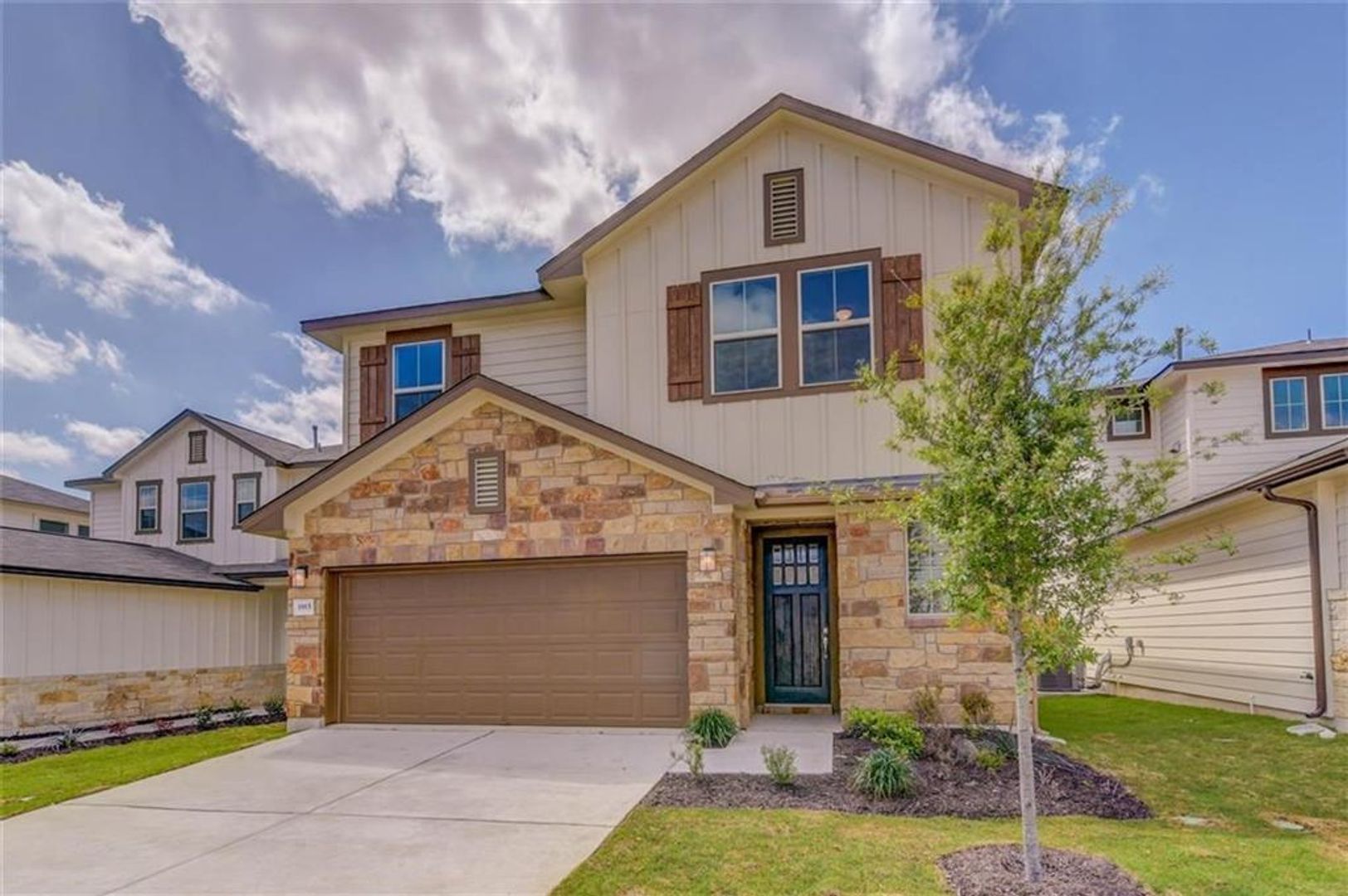 Austin House: 1915 Crimson Rosella Trail