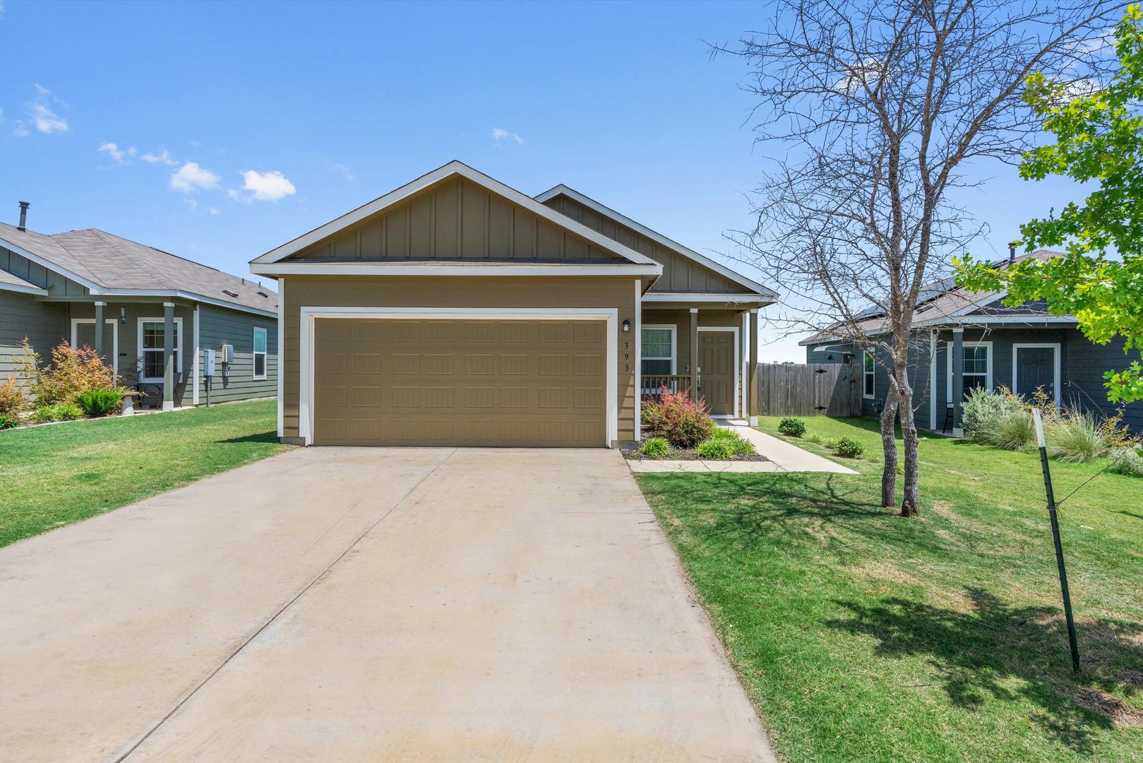 Maxwell House: 393 Gabbro Gardens