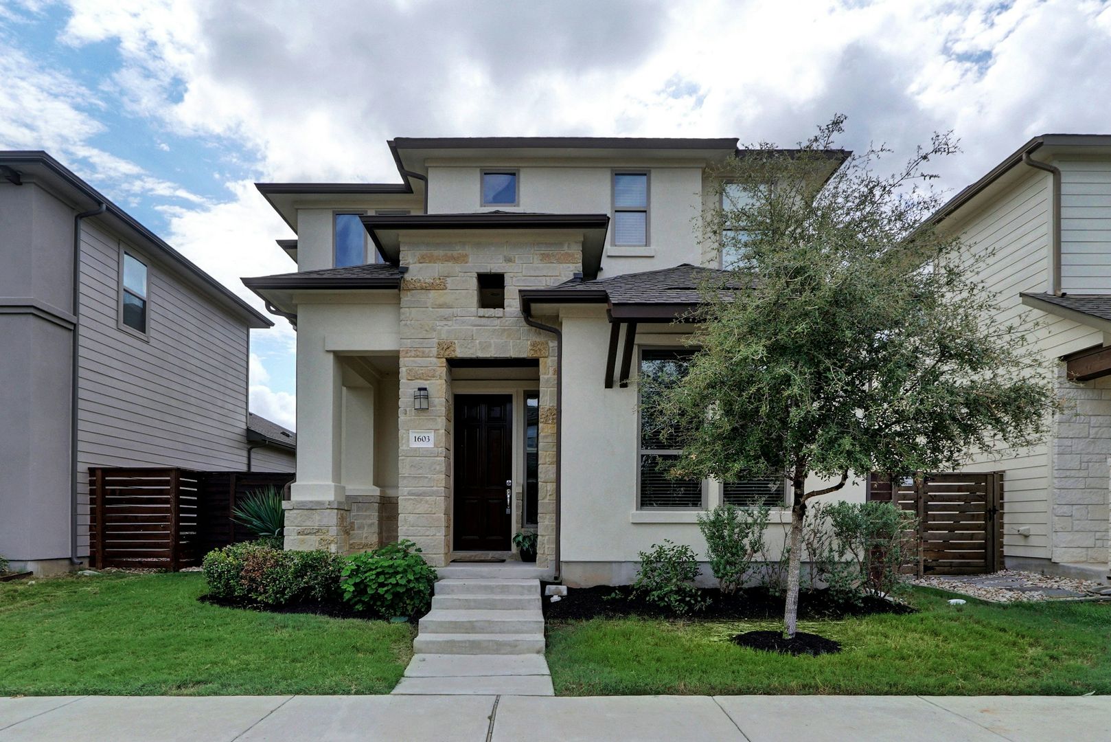 Austin House: 1603 Arcilla Street