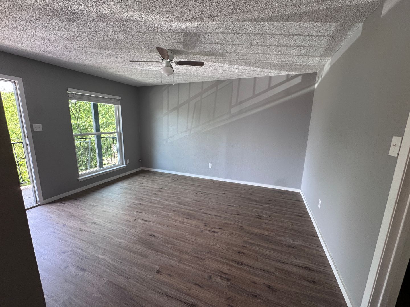 Killeen House: 309 East Dean Avenue, Unit 4