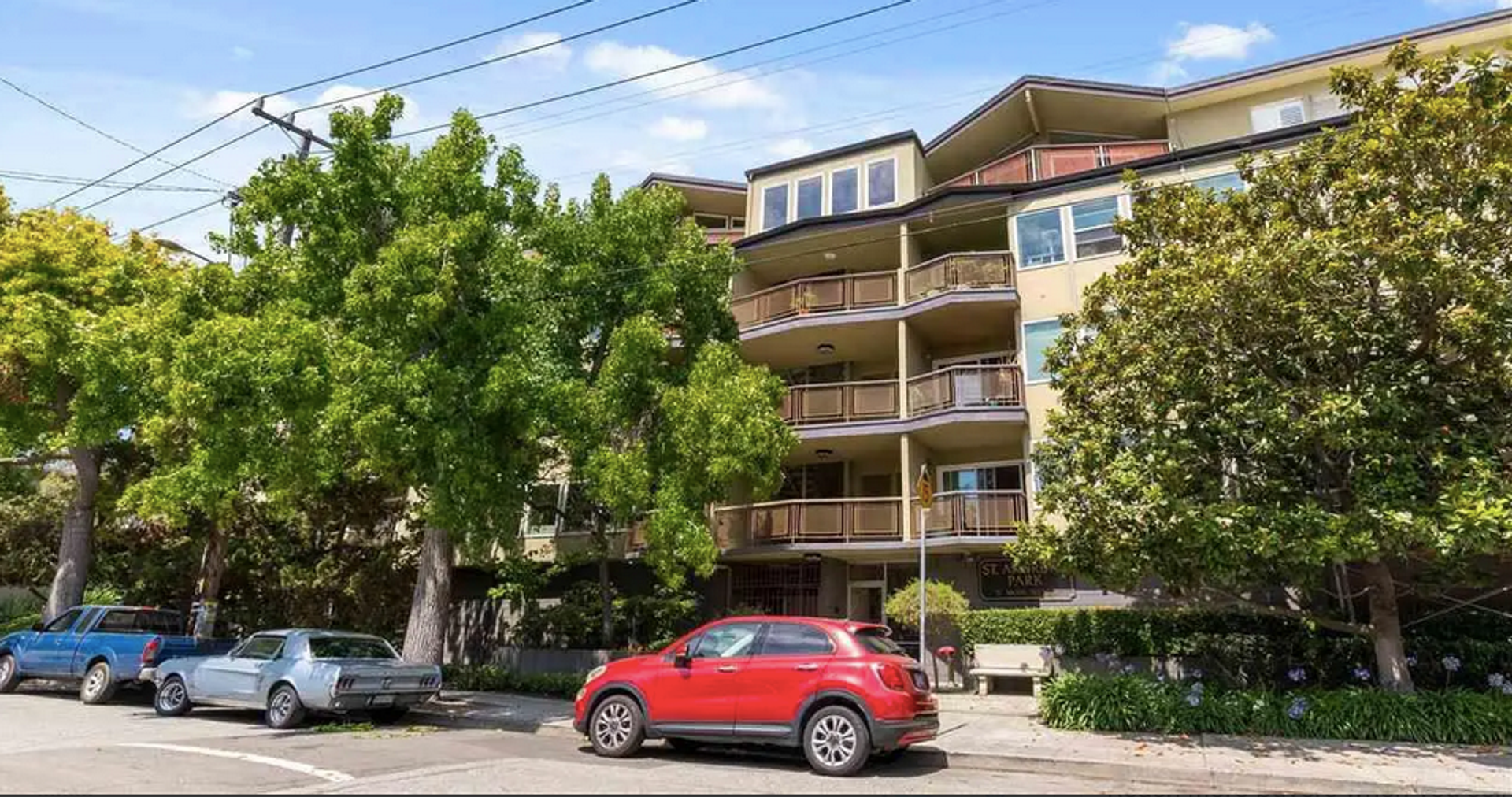 Oakland Apartment: 22 Moss Ave