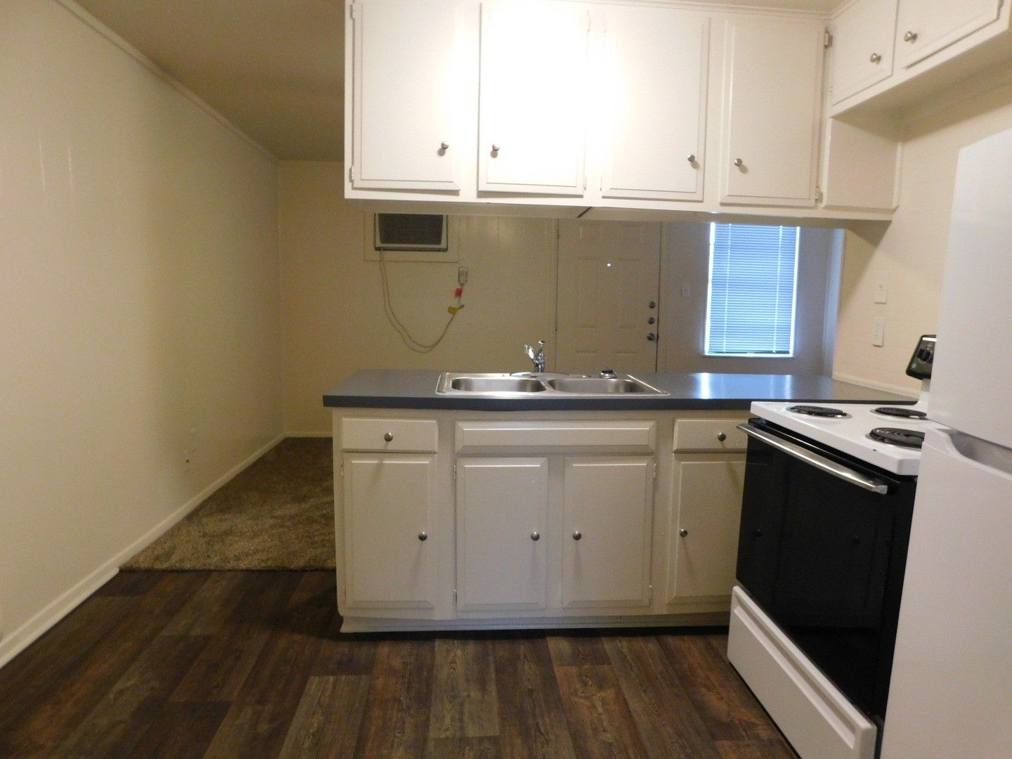 Commerce Apartment: 1912 Caddo St