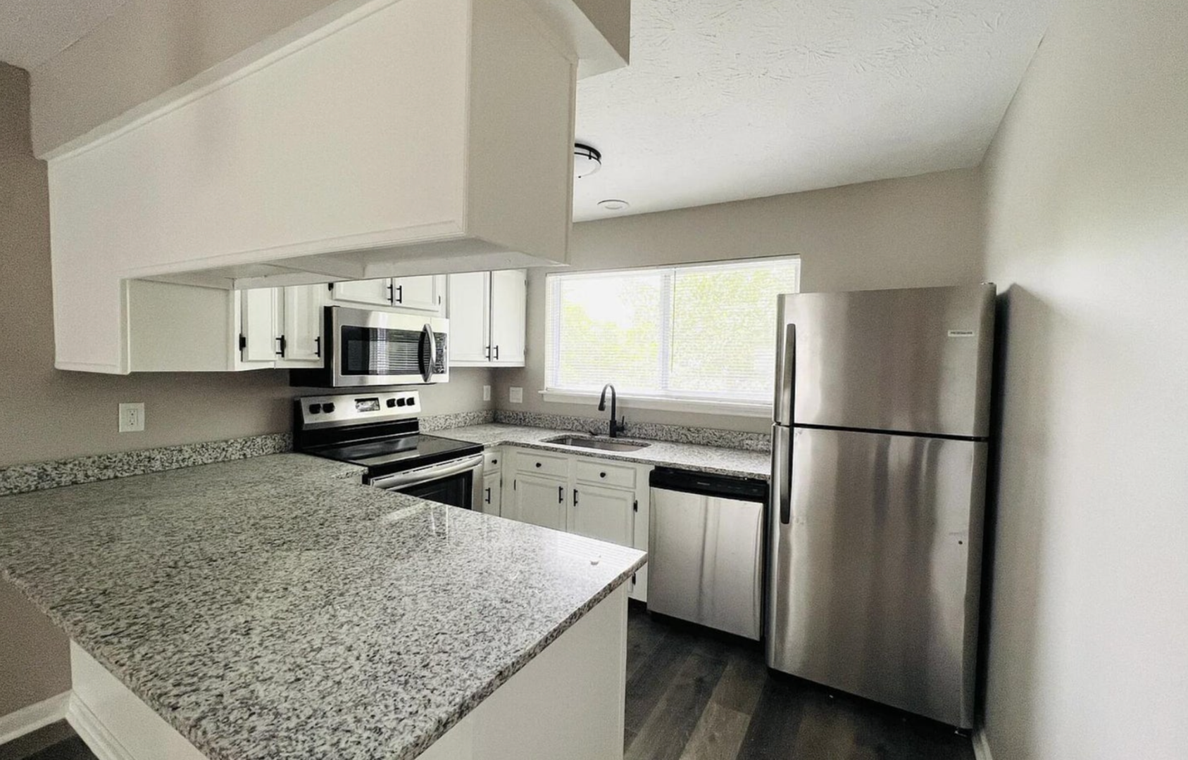 Lexington Apartment: 2824 Snow Road