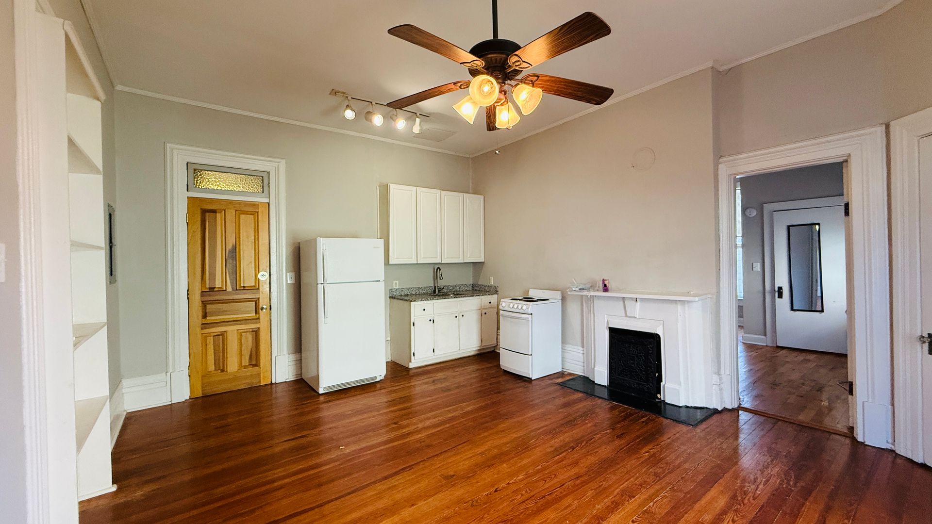 Lexington Apartment: 822 West Maxwell