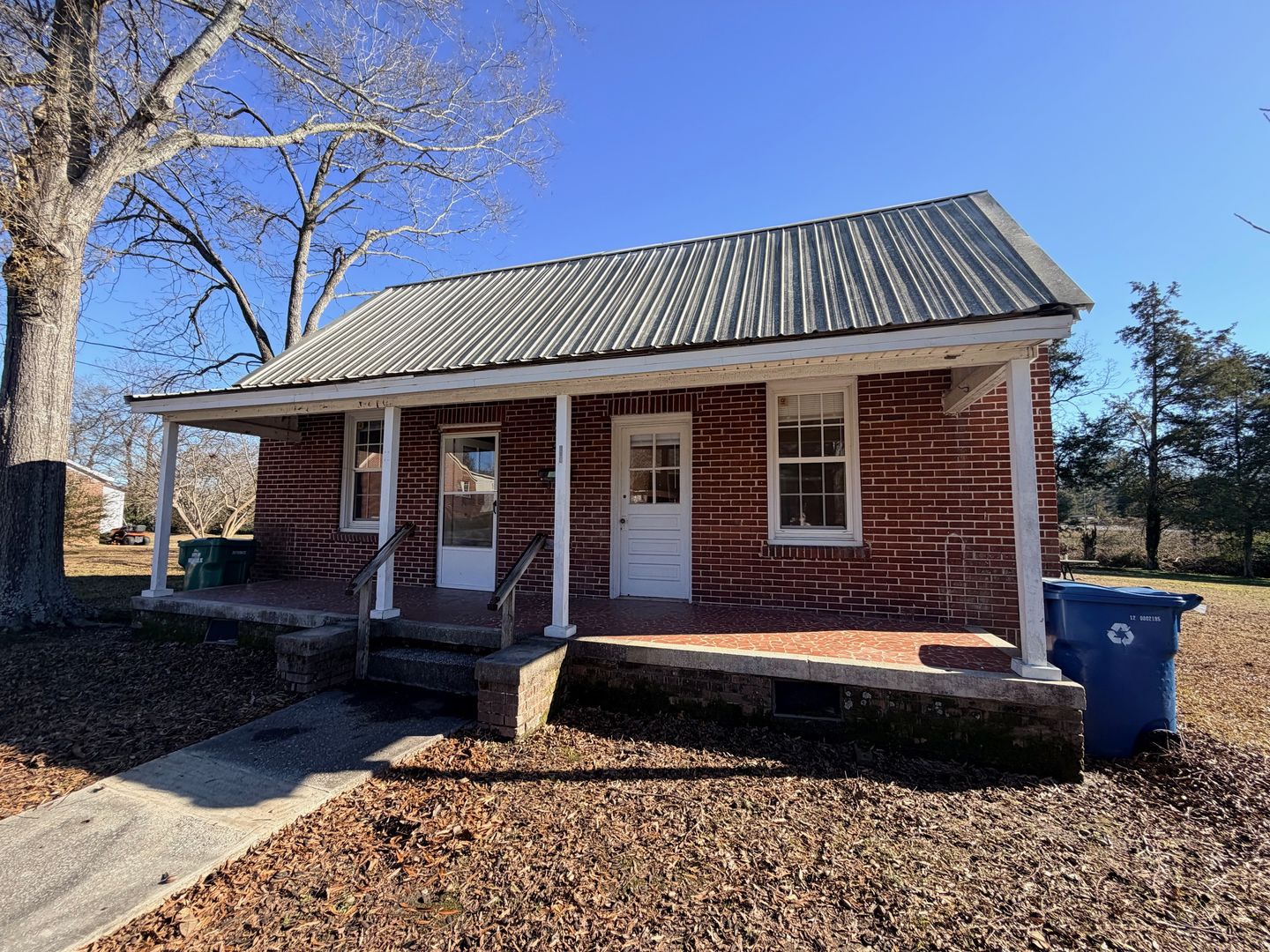 Greenwood Apartment: 503 Norwood Ave.