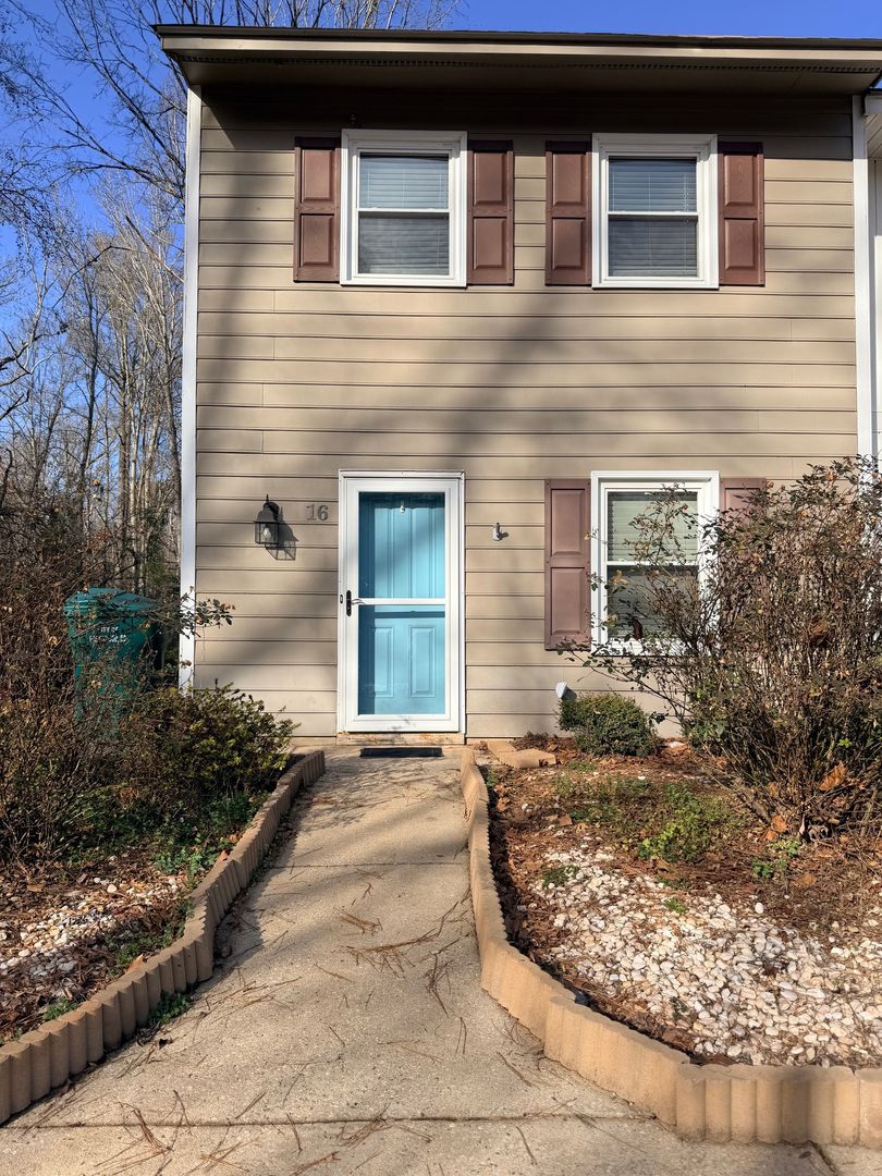 Greenwood Apartment: 303 Haltiwanger Rd