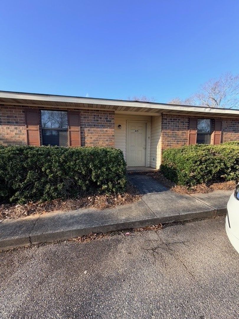 Greenwood Apartment: 1520 Parkway Ct  A