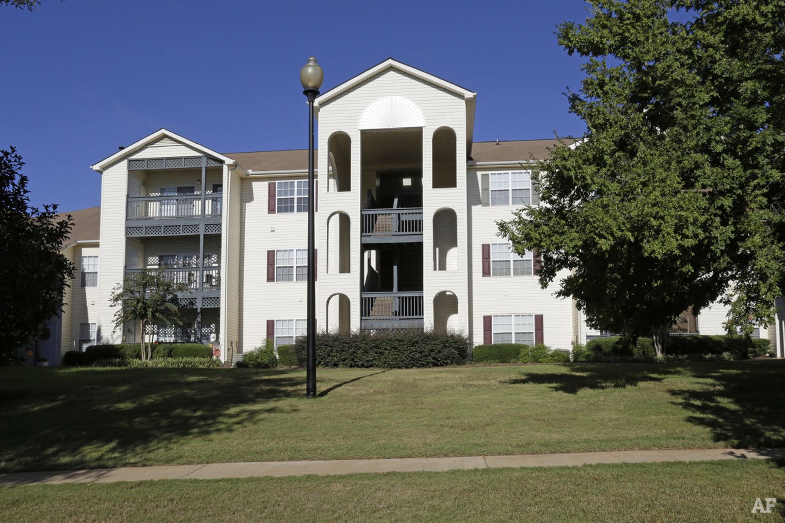 Anderson Condo: 121 Wexford Dr #303