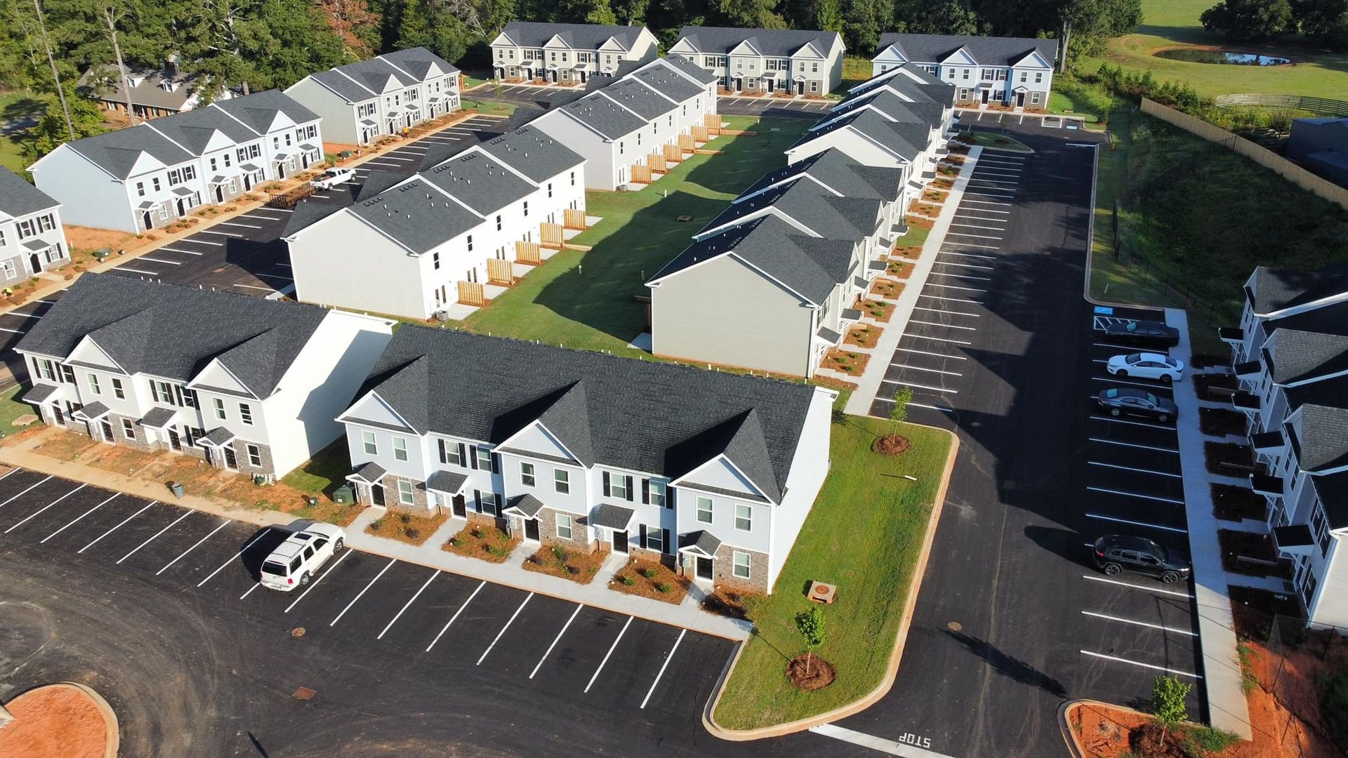 Greenwood Apartment: Ponder Place Circle
