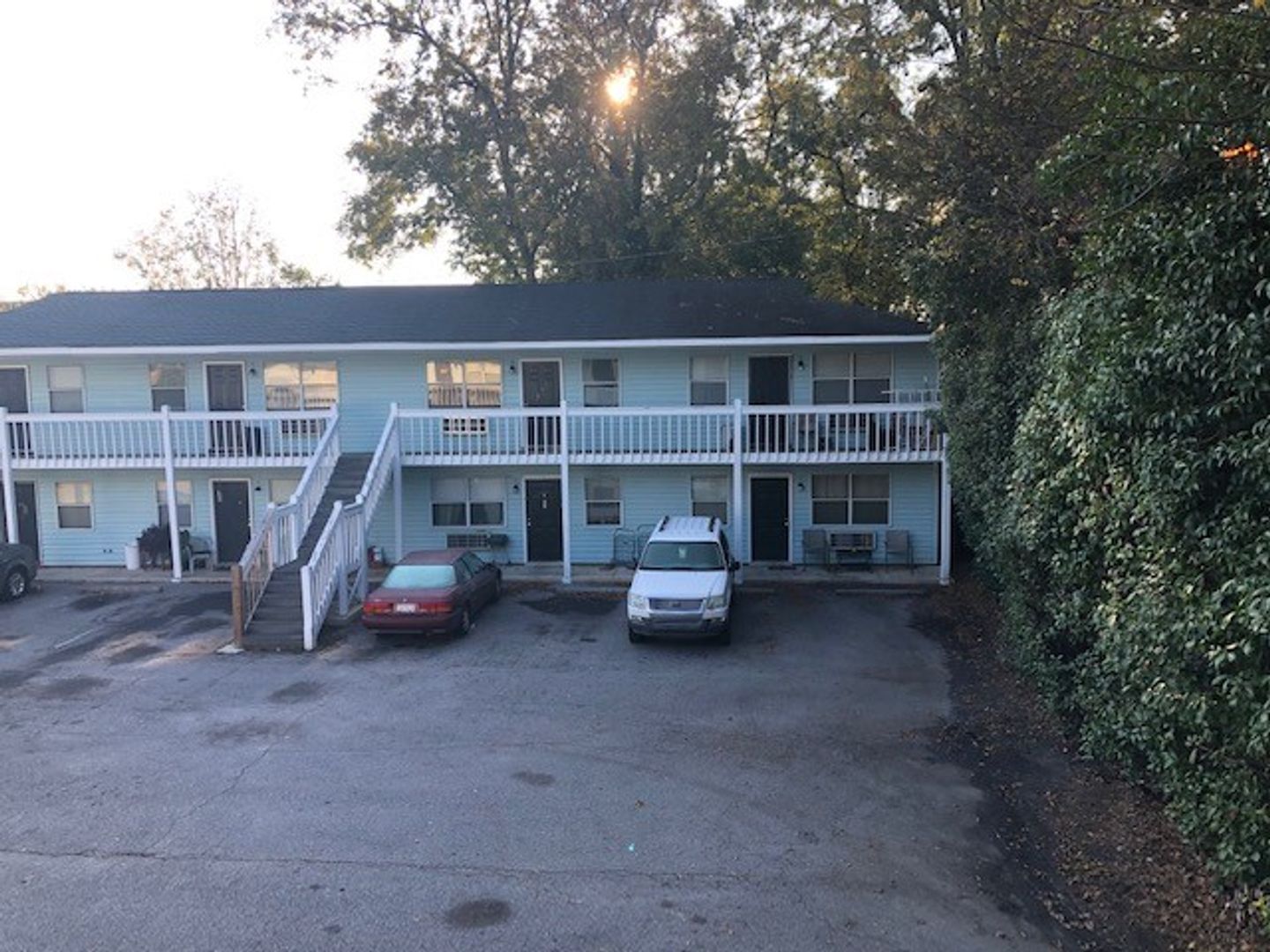 Greenwood Apartment: 221 Hampton Ave