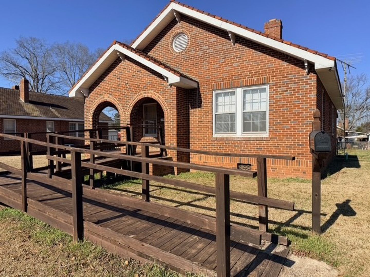 Greenwood Apartment: 420 Bond Ave