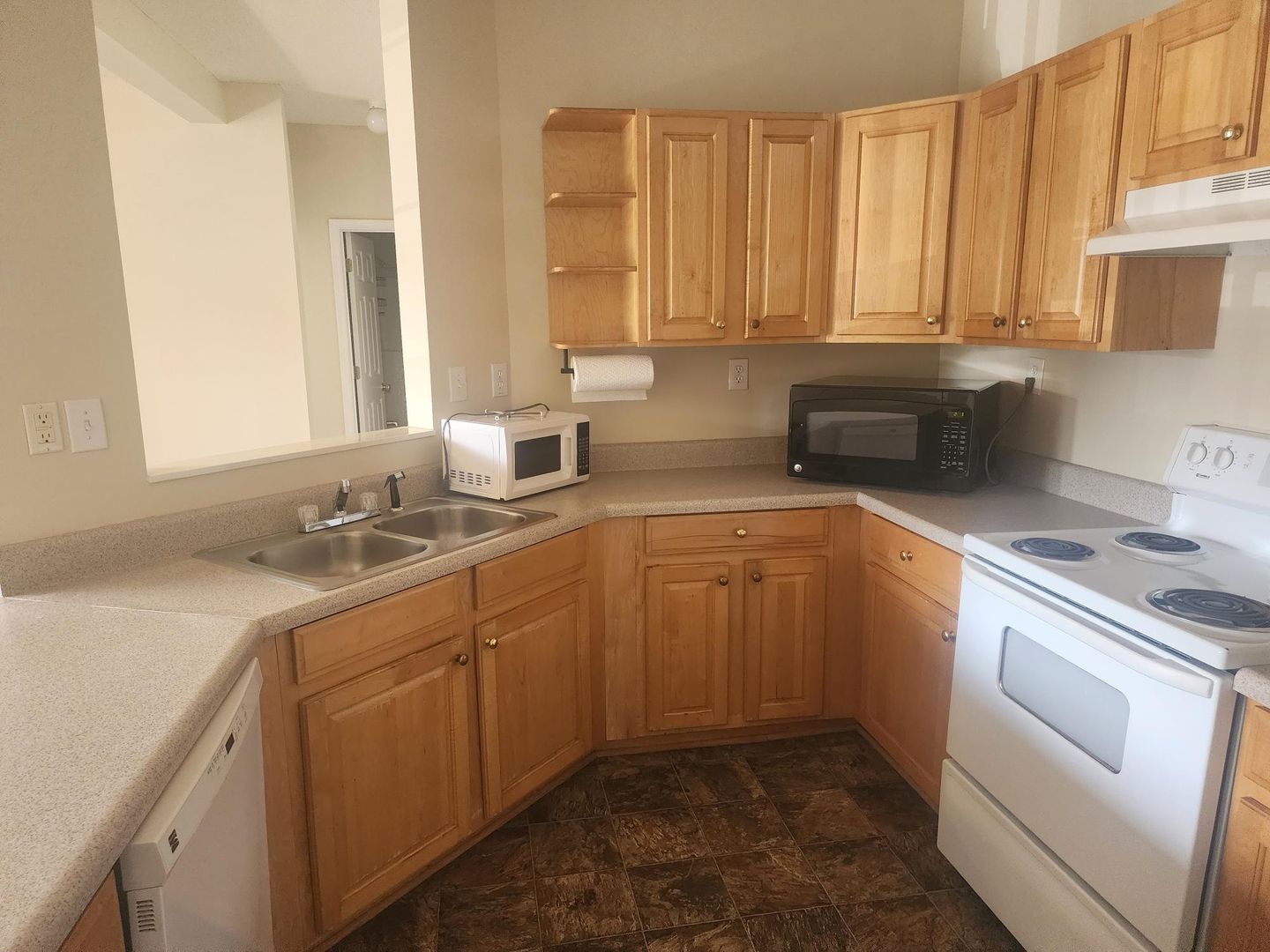 Anderson Apartment: 150 Wexford Dr #204