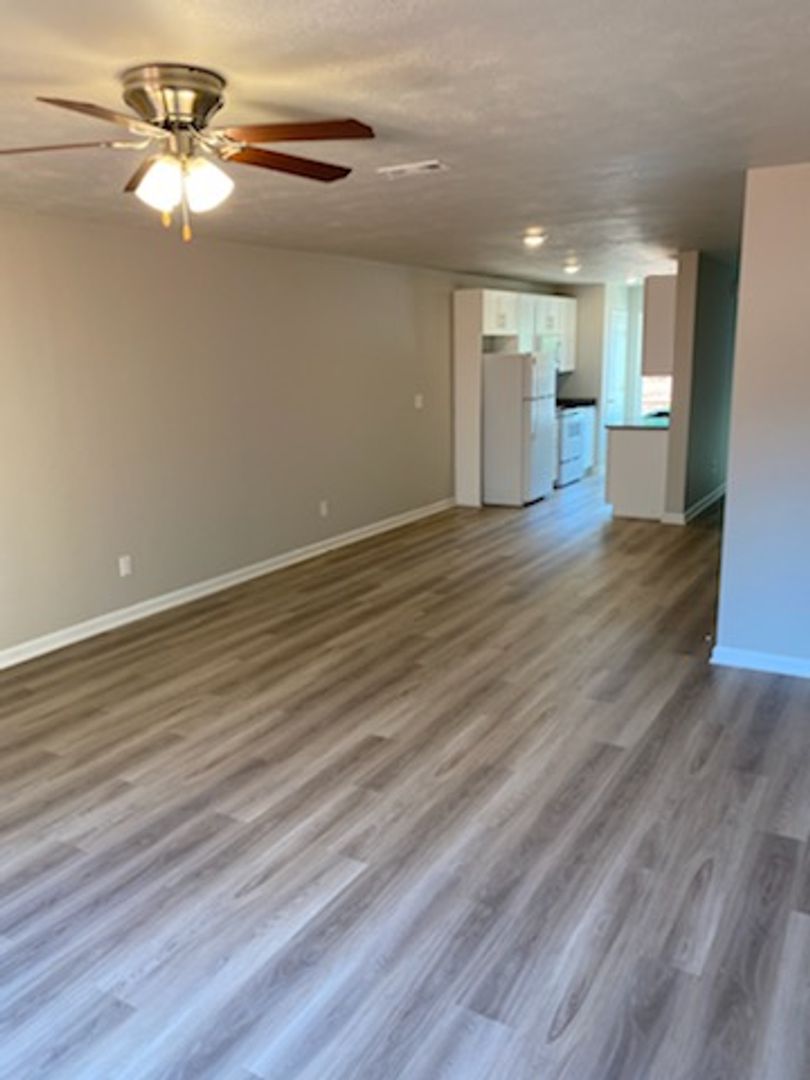 Greenwood Apartment: Ponder Place Circle