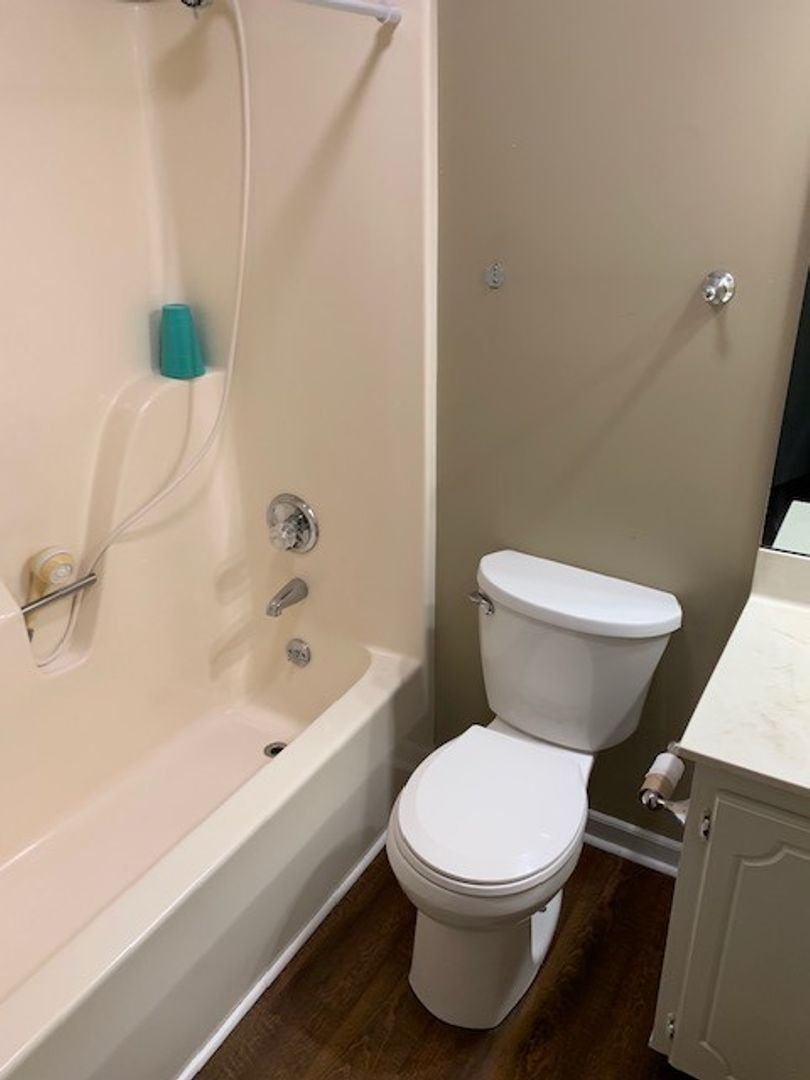 Greenwood Apartment: 317 Rock Knoll Drive