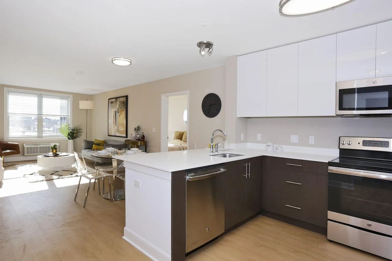Union City Apartment: 123 44th St.