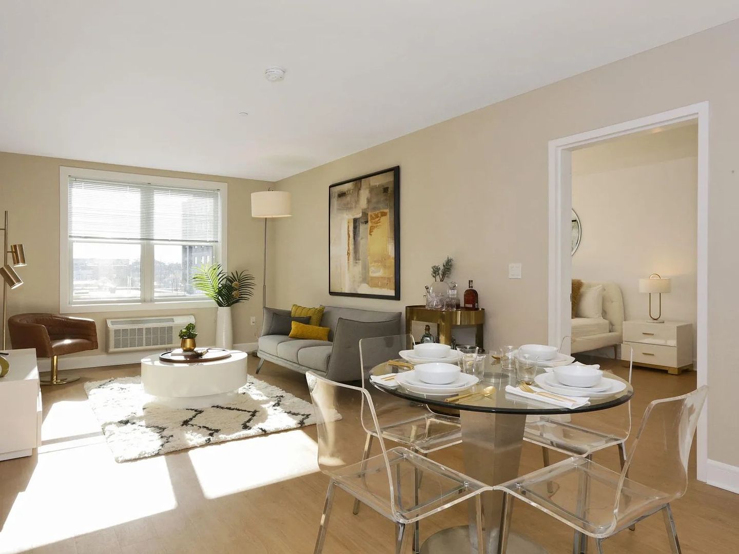 Union City Apartment: 123 44th St.