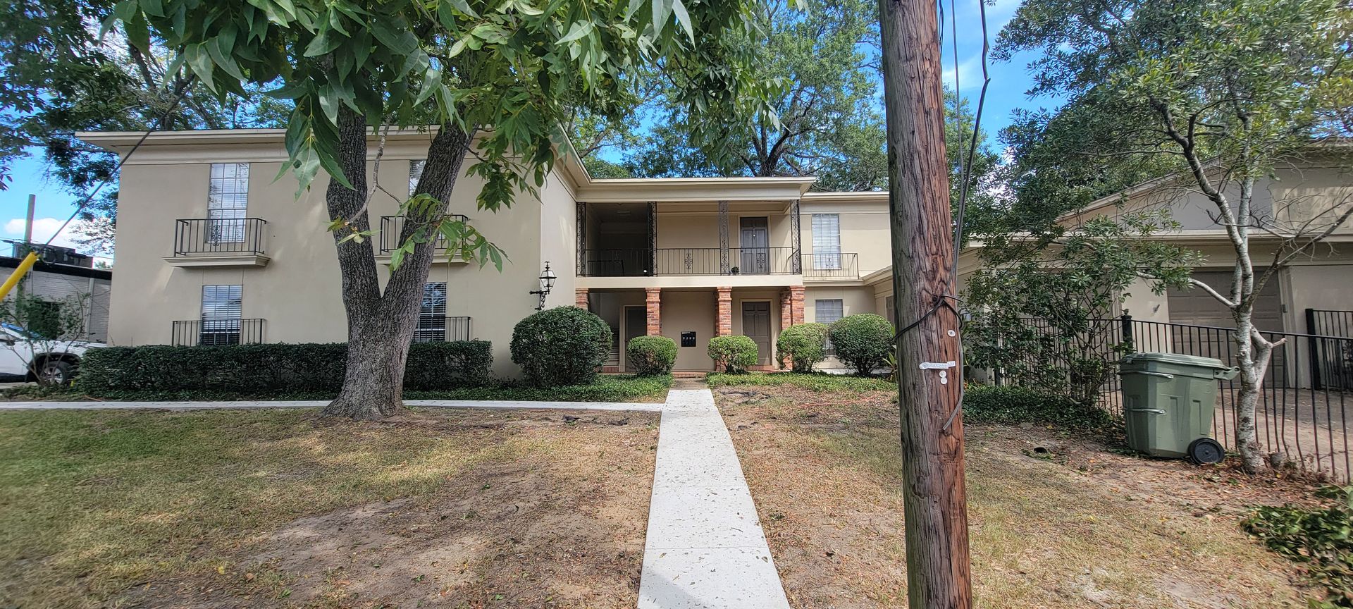 Montgomery Apartment: 1725 Graham St