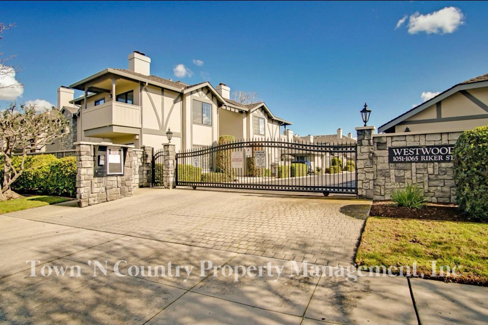 Salinas Condo: 1051 Riker Street # 8