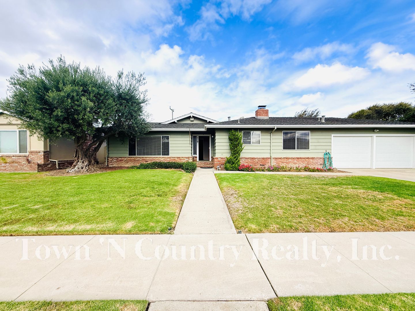 Salinas House: 219 Encinada Drive