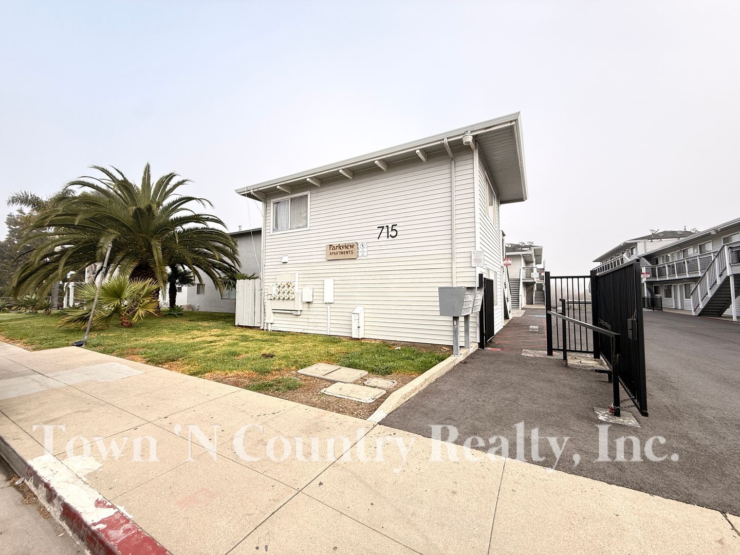 Salinas Apartment: 715 Elton Place