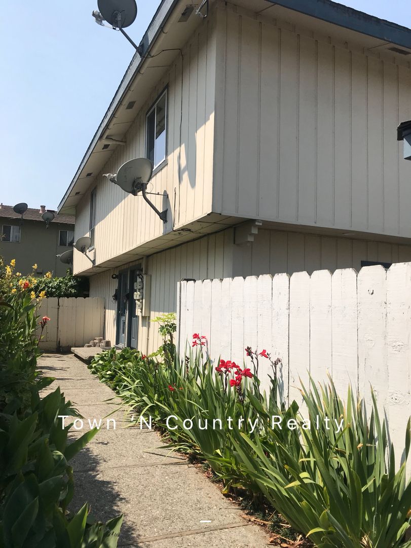 Salinas Apartment: 254 E. Romie Lane
