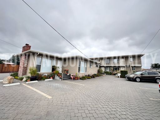 1-Bedroom Apartment with Beautiful Views in Seaside – photo 1