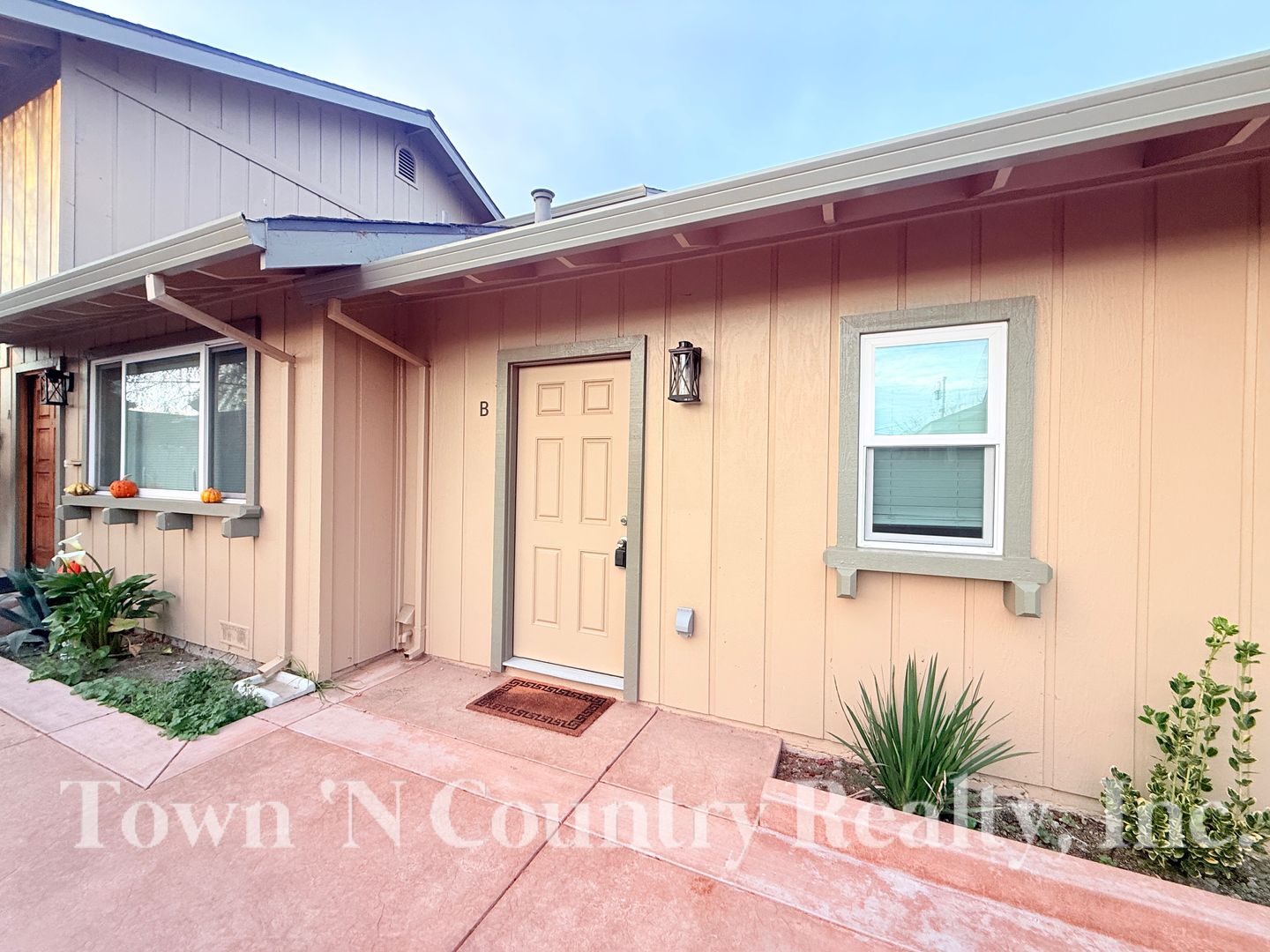 Salinas Apartment: 613 Archer Street, Unit B