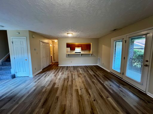 1020-4 Ancestry Drive- No Pets- Two Weeks Free Off First Full Month's Rent – photo 1