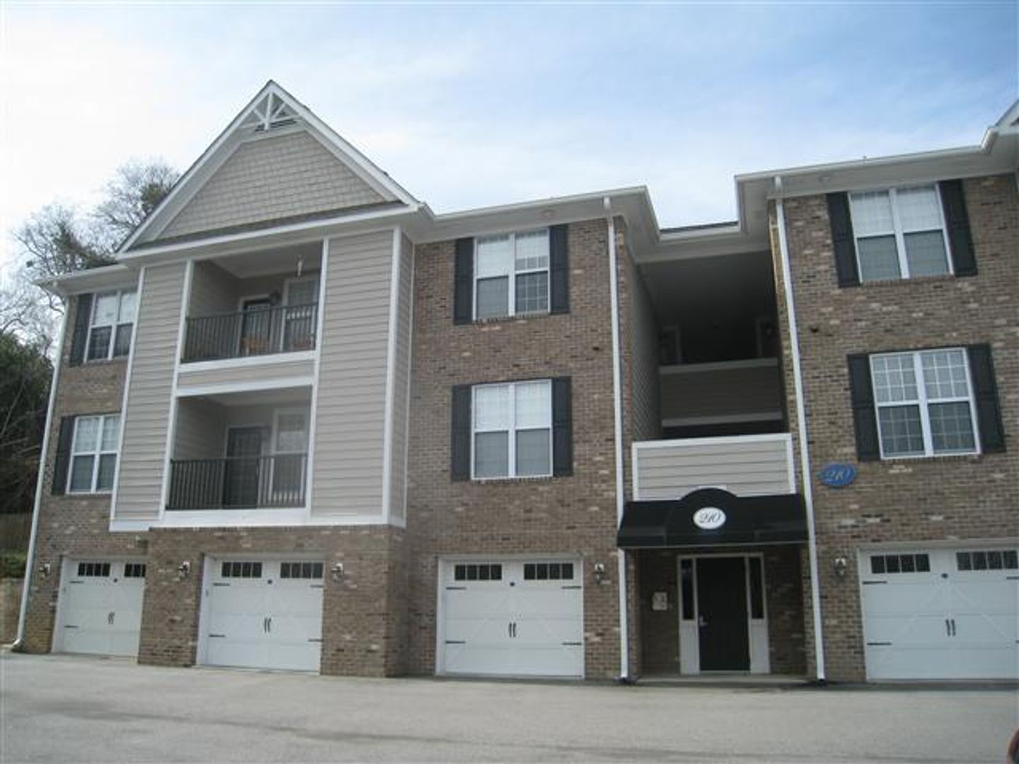 Fayetteville House: 210 Fountainhead Lane #202