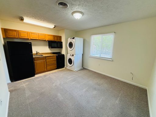 1 Bedroom, 1 Bath Apartment – photo 1