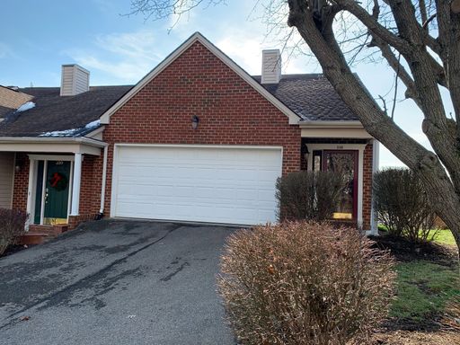 2 Bedroom 2.5 Bath Townhouse with 2 Car Garage – photo 1