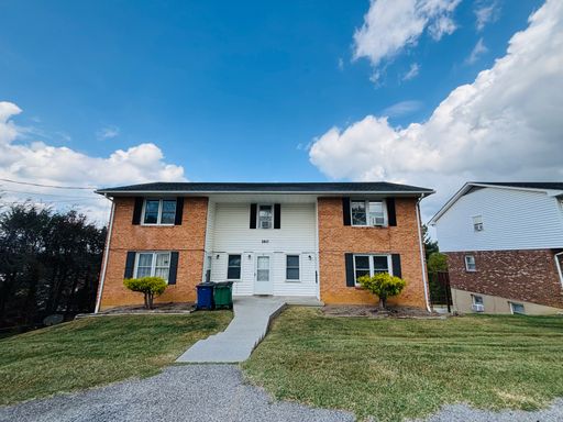 2 Bedroom, 1.5 Bath Apartment – photo 1