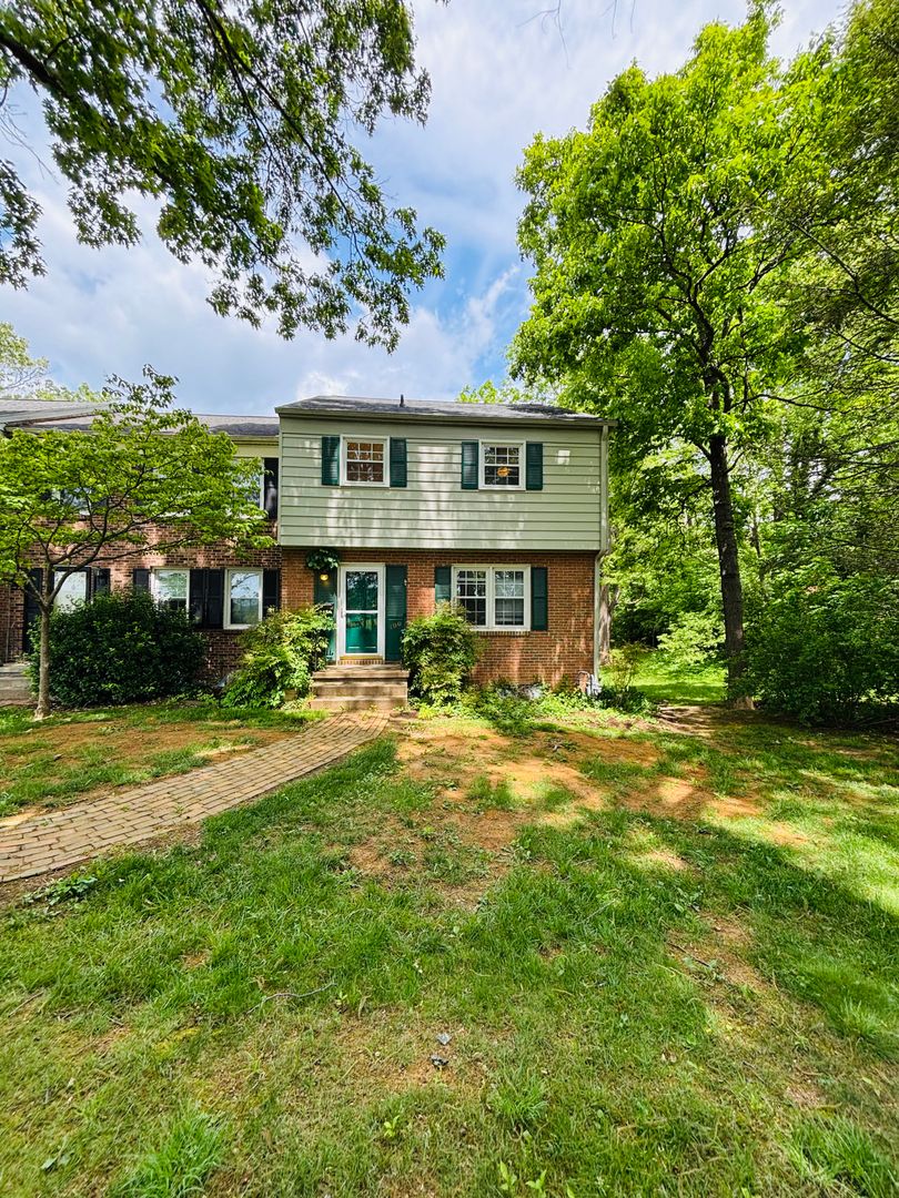 Blacksburg Townhome: 100 Yorkshire Ct.