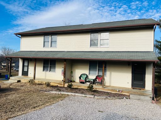 3 Bedroom, 1.5 Bathroom Duplex – photo 1