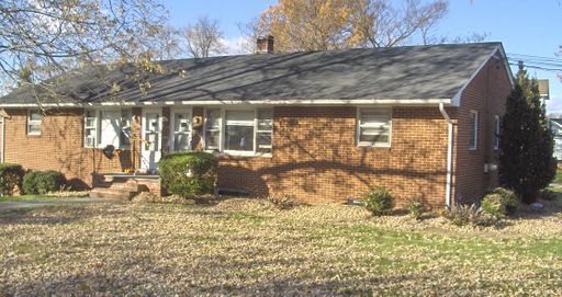 2 Bedroom, 1 Bath Apartment upper level unit – photo 1