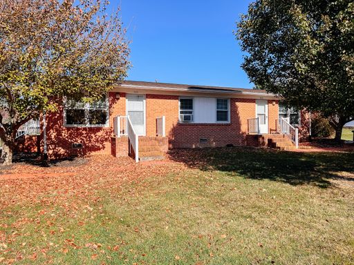 2 Bedroom, 1 Bath Duplex – photo 1
