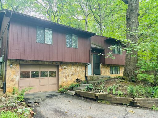 3 Bedroom 3 Bath House with 1 Car Garage – photo 1