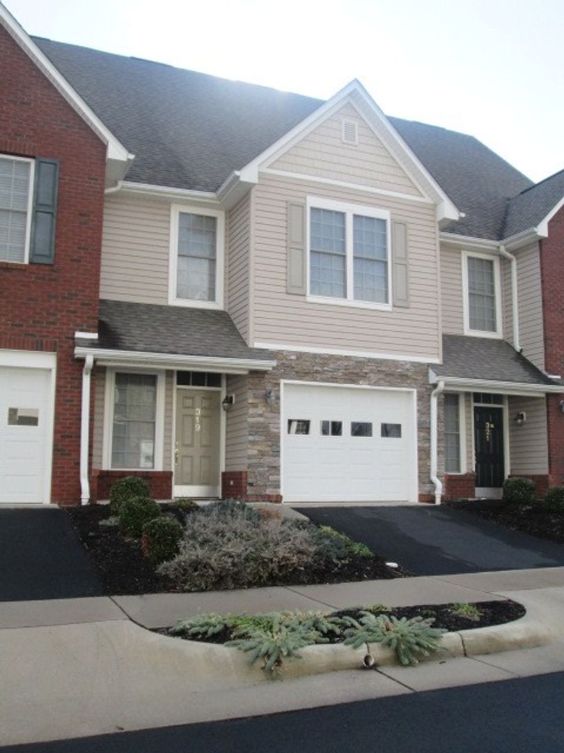 Blacksburg House: 319 Sheliah Ct.